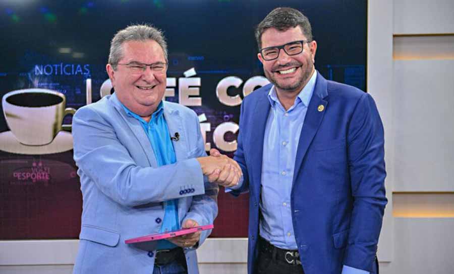 Governador Gladson Camelí destaca obras e compromisso com desenvolvimento sustentável durante entrevista
