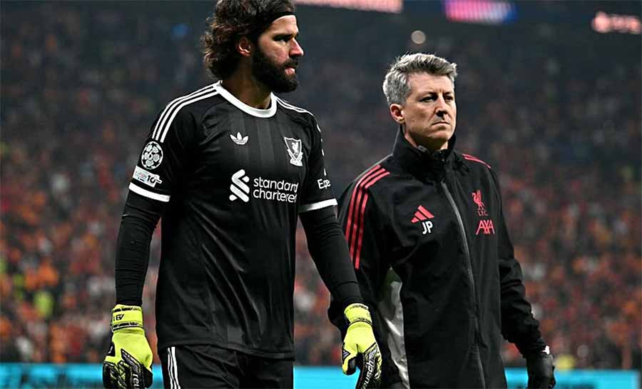 Técnico do Liverpool revela pessimismo com situação de Alisson