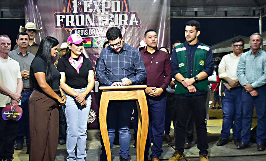 Governador assina ordem de serviço para construção de quadra poliesportiva em Assis Brasil com investimento de mais de R$ 1,2 milhão