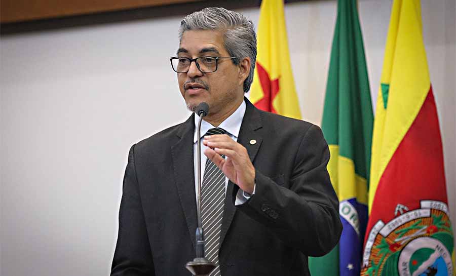 Edvaldo Magalhães cobra correção de injustiça com aposentados da Educação e comenta repercussão internacional de ligação entre Trump e Lula