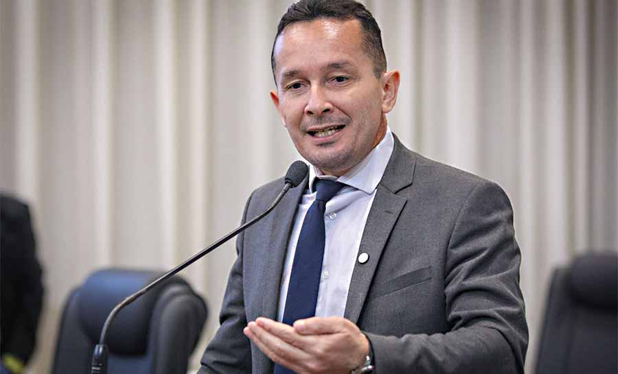 Adailton Cruz cobra conclusão do Plano da Saúde e anuncia audiência pública sobre violência contra profissionais e pacientes