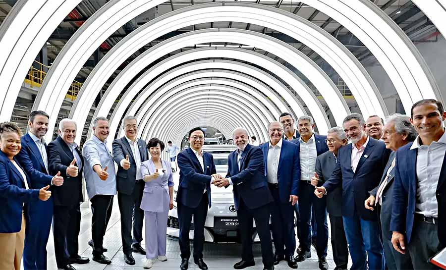 Nova fábrica de carros elétricos mostra confiança no Brasil, diz Lula