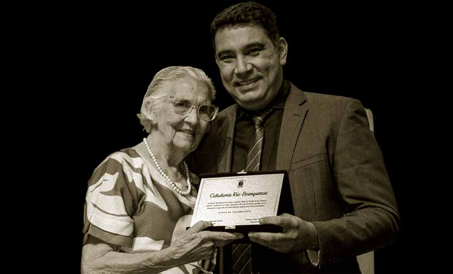 Missa de sétimo dia homenageia a professora Euri Gomes Figueiredo, avó e madrinha do vereador Samir Bestene