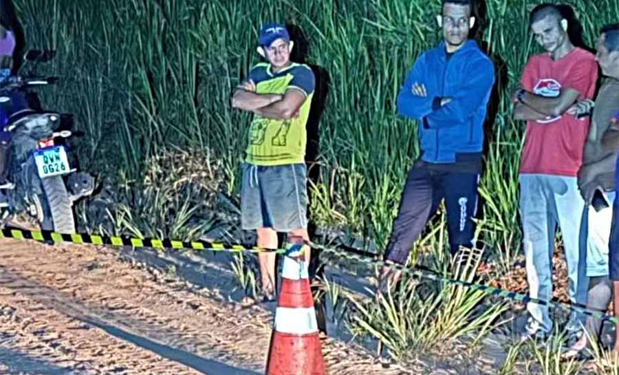 Homem é encontrado morto em ramal no interior do AC; polícia suspeita de acerto de contas