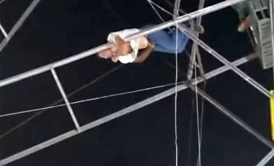 Jovem que ficou pendurado em roda-gigante no AC coçava o pé antes de cair do assento: ‘Ainda levei choque’