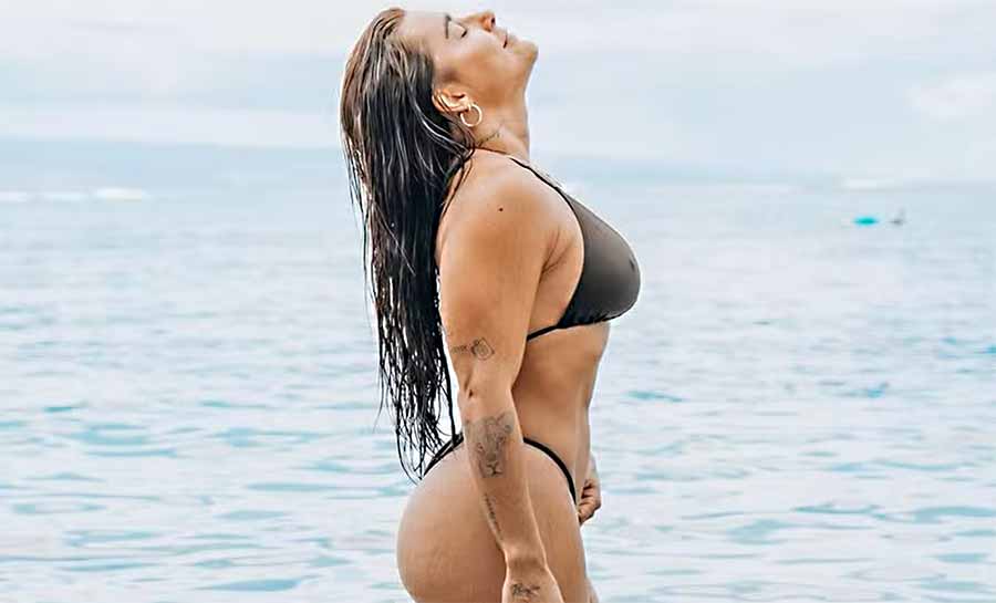 Lauana Prado arranca suspiros com fotos no Havaí: “Surreal”