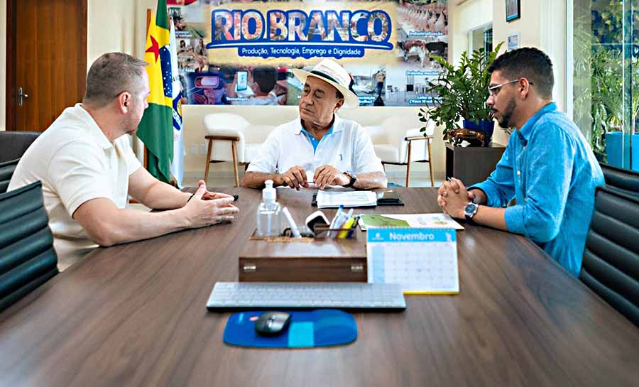 Estado e Prefeitura de Rio Branco discutem promoção do turismo do Acre em feira internacional