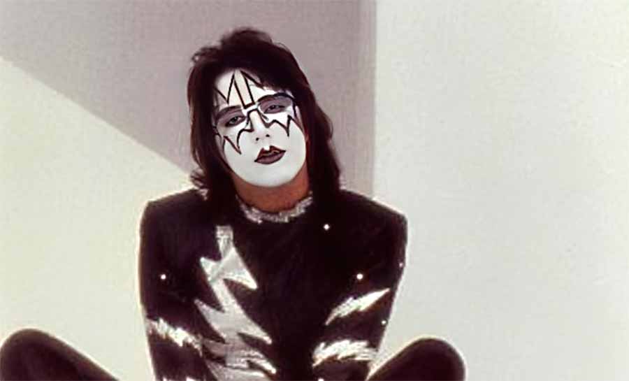 Ace Frehley, guitarrista fundador do KISS, morre aos 74 anos