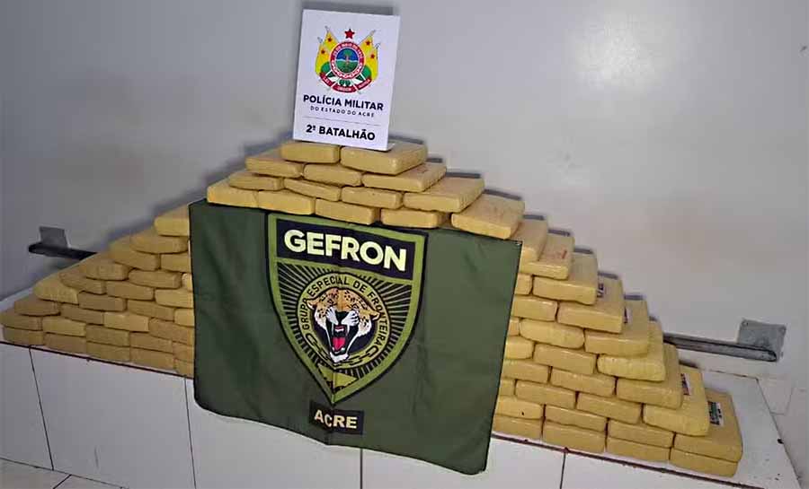 Mulher é presa com mais de 100 kg de droga dentro de carro em ramal no AC