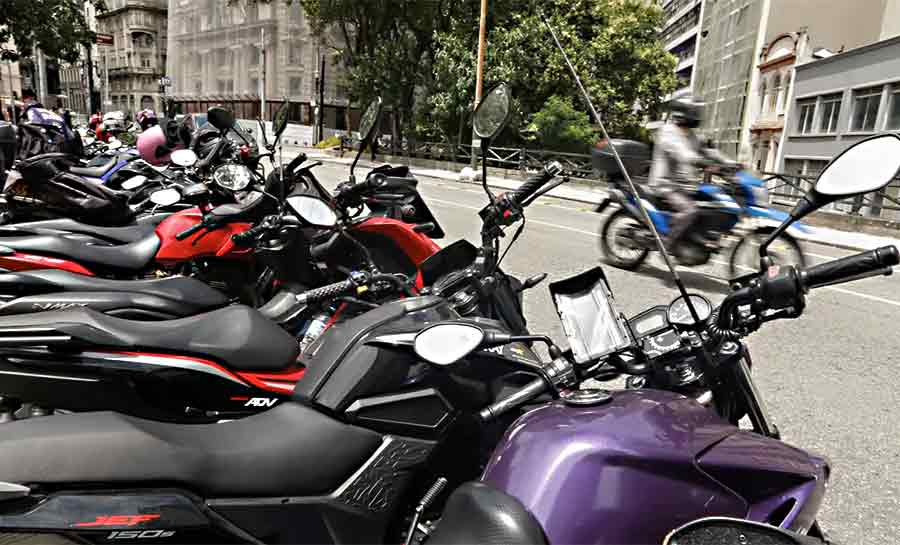 Trabalhador por aplicativo ganha mais, porém tem jornadas mais longas