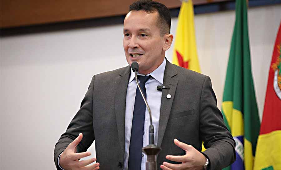 Adailton Cruz cobra piso da enfermagem e celebra aprovação de PL que cria critérios para implantação de centros de referência a pessoas em situação de rua