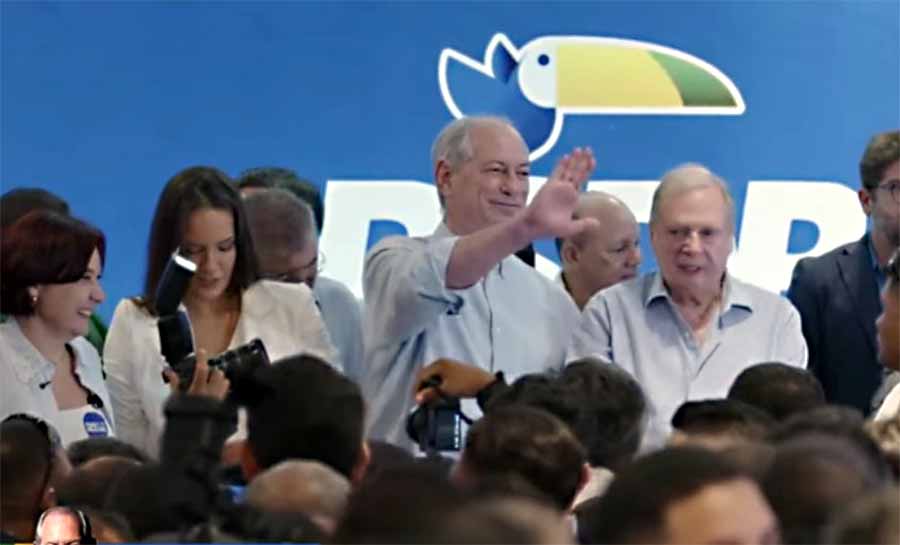 Ciro Gomes se filia ao PSDB e mira eleições para governo do Ceará