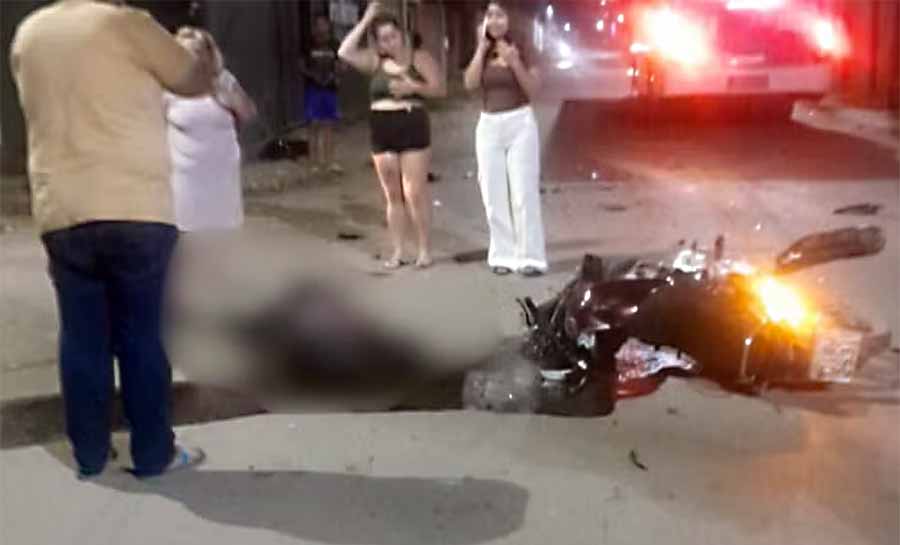 Motorista de aplicativo bate moto contra ônibus e fica gravemente ferido em Rio Branco