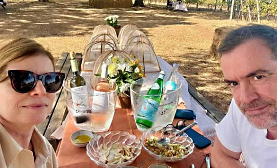 Após fim de Vale Tudo, Debora Bloch curte férias em Portugal