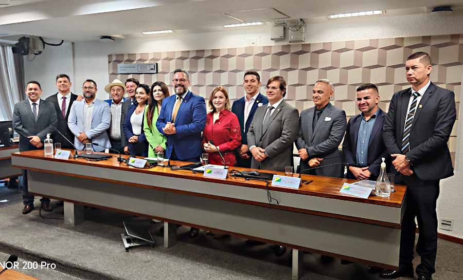 Tião Bocalom lidera comitiva de prefeitos em Brasília durante reunião da bancada acreana