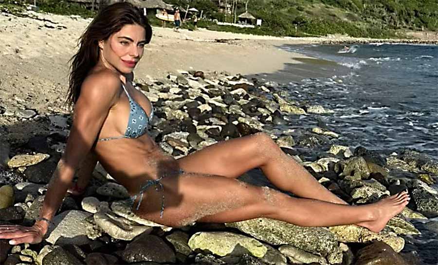 Daniella Cicarelli mostra corpo sarado em treino na praia