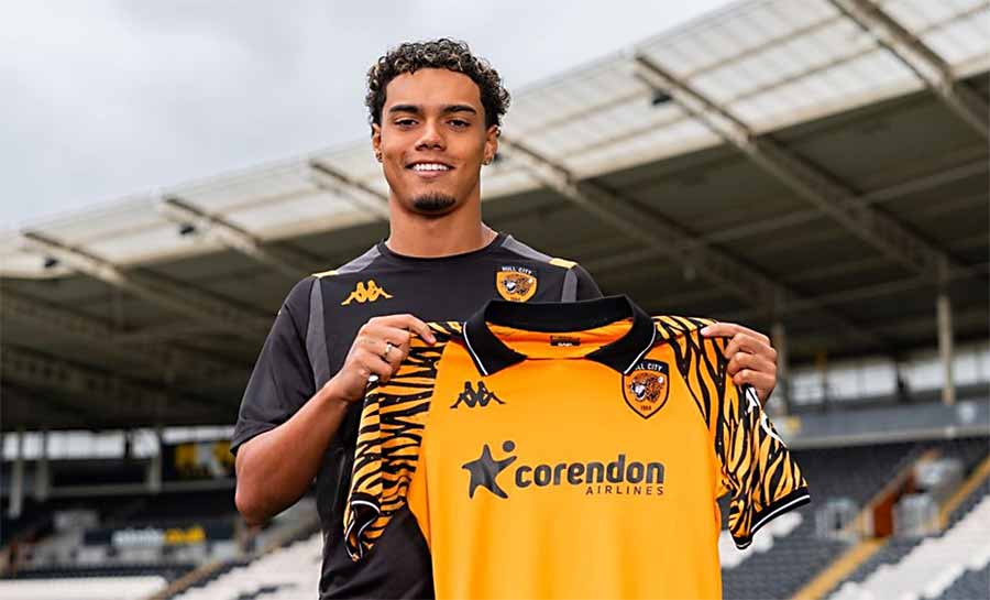 Filho de Ronaldinho Gaúcho vira alvo de críticas na Europa