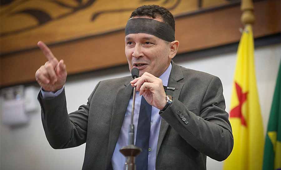 Adailton Cruz denuncia tentativa de cerceamento e cobra atualização do Plano de Carreira da Saúde