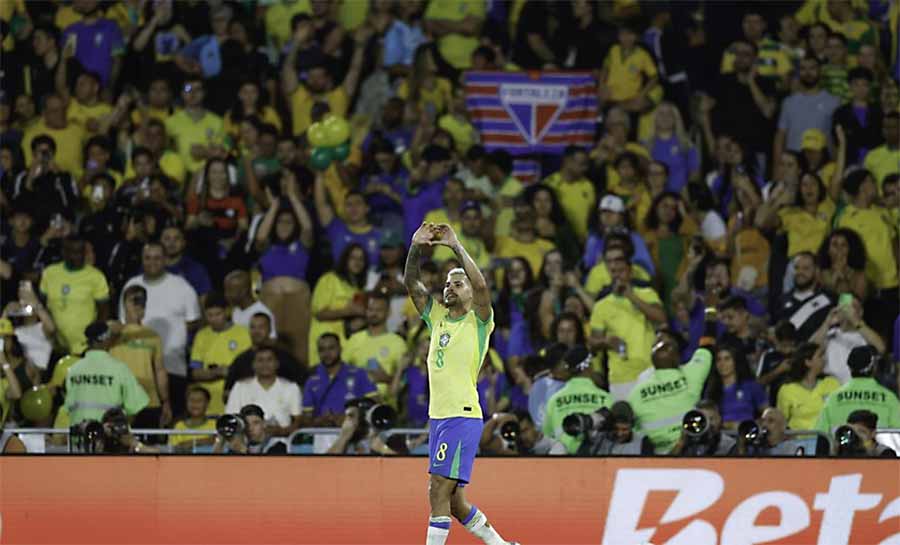 Pep Guardiola rasga elogios a meia da Seleção: “Sempre fui fã”