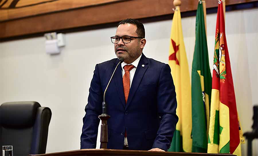 Deputado Tadeu Hassem cobra urgência no PCCR da Comunicação e anuncia Audiência Pública da LOA