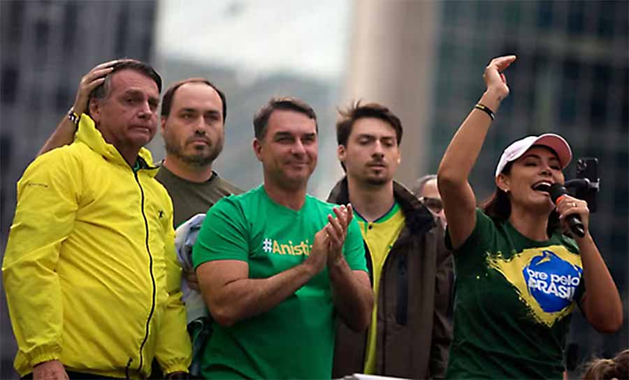 Michelle no olho do furacão