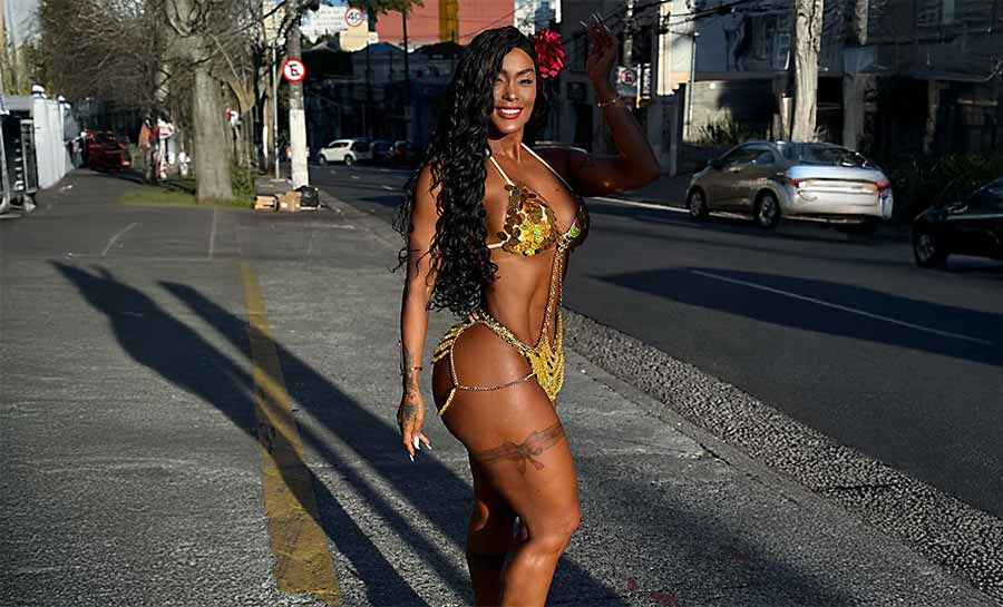 Rosiane Pinheiro renova bronzeado e faz cliques de biquíni; veja