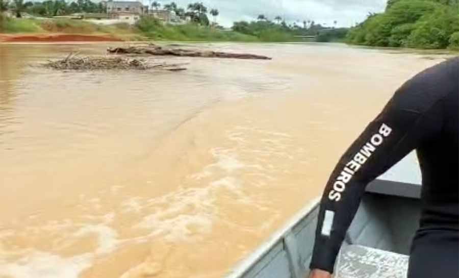 Bombeiros fazem buscas por homem que desapareceu após tentar atravessar trecho de rio no Acre
