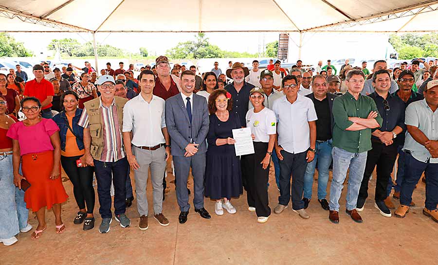 Governador em exercício, Nicolau Júnior prestigia assinatura de convênio para implantação duas indústrias de café