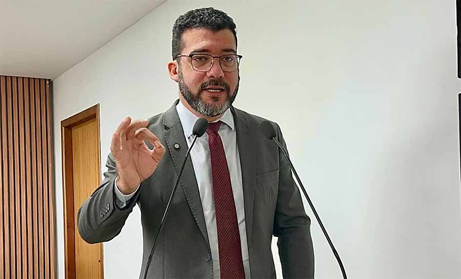 “Com quantos drones se resolve a falta de água?”, questiona Kamai em dura crítica ao prefeito Bocalom